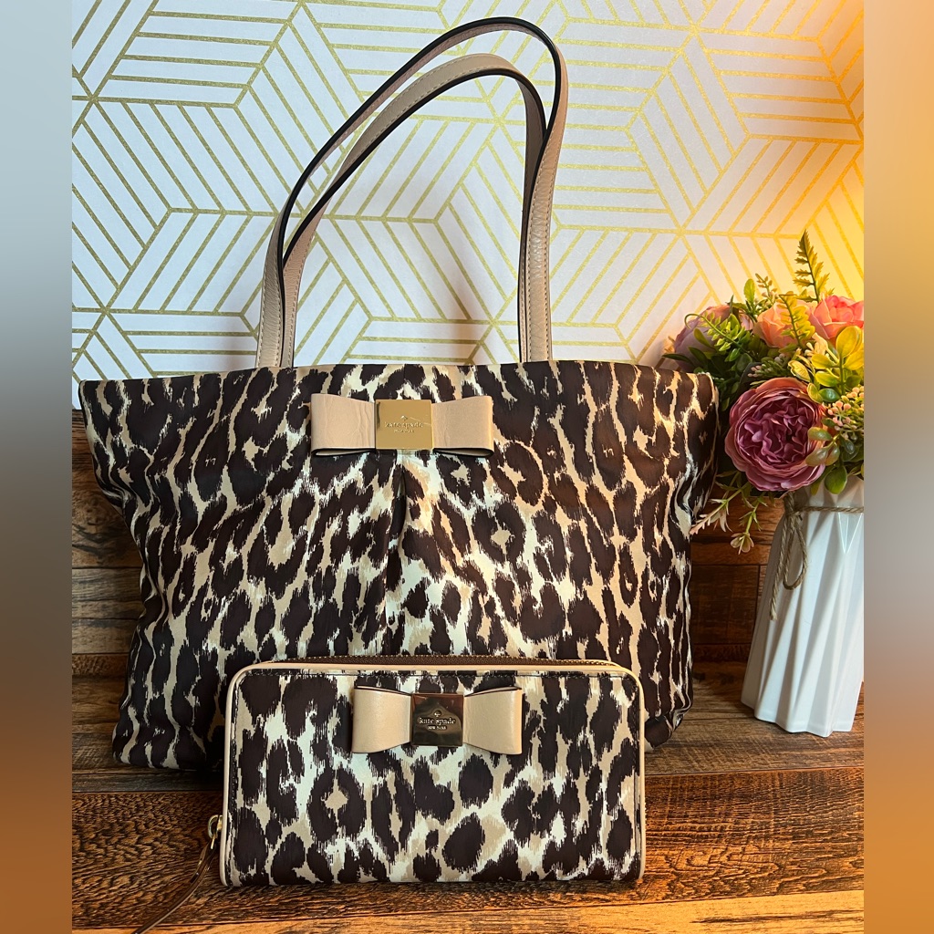 Kate Spade Brown Leopard Print Tote And Clutch Story Book Lining